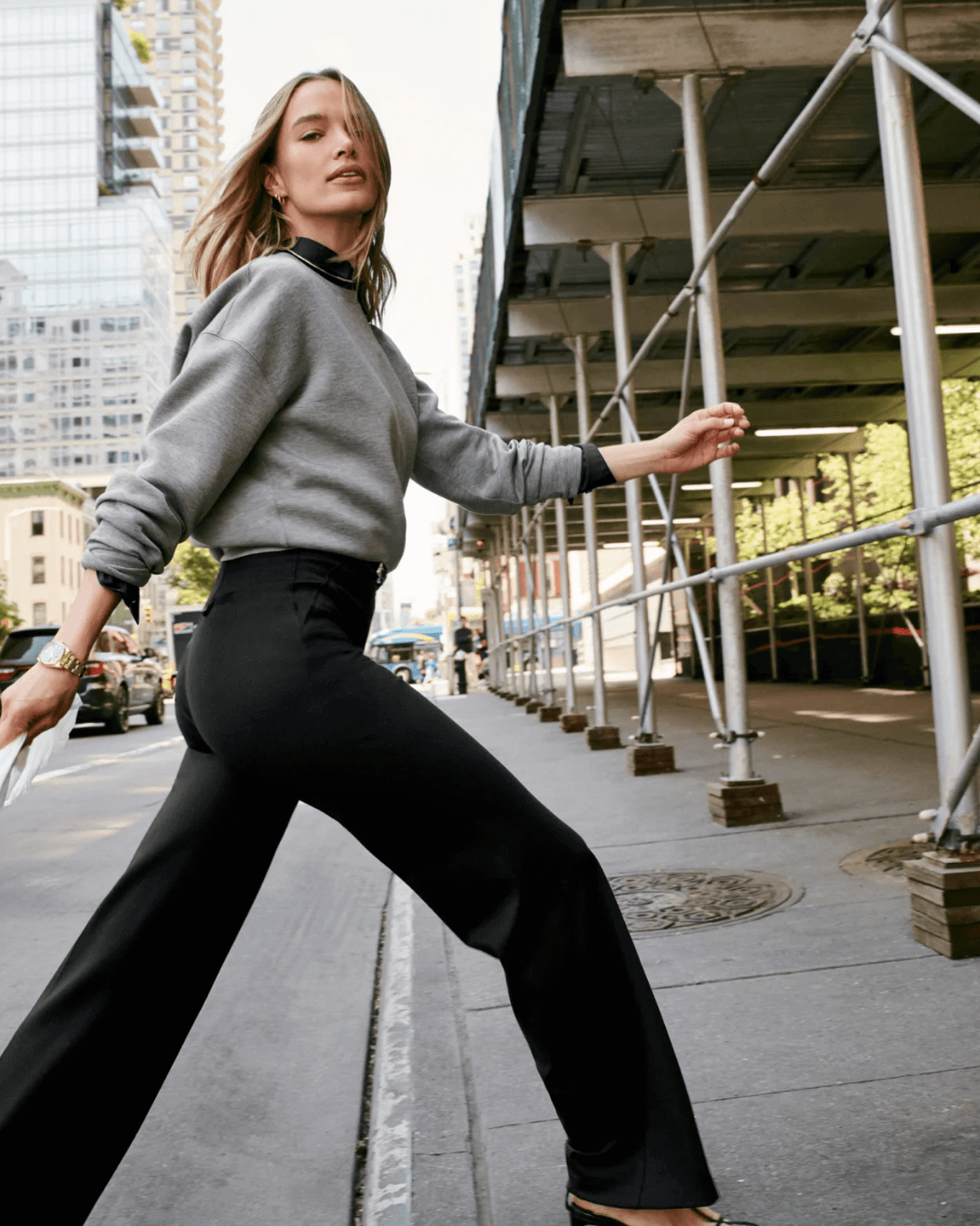 Spanx grijze trui en zwarte pantalon