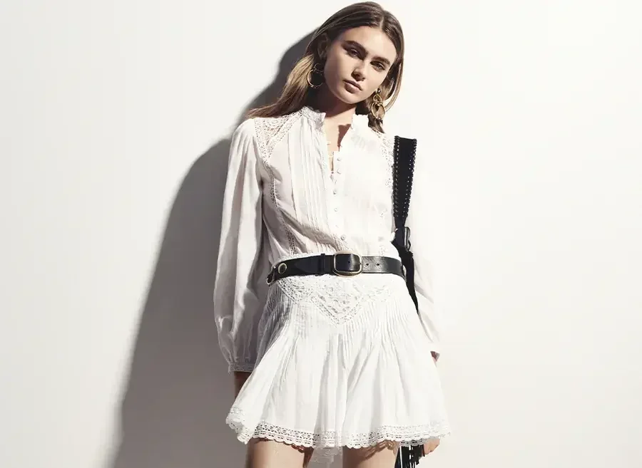 Isabel Marant blouse in wit met bijpassende rok en mooie IM riem